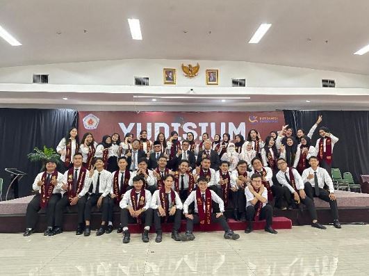 Cetak SDM Digital Unggul, IBI Kesatuan Bogor Yudisium 45 Mahasiswa Bisnis Digital